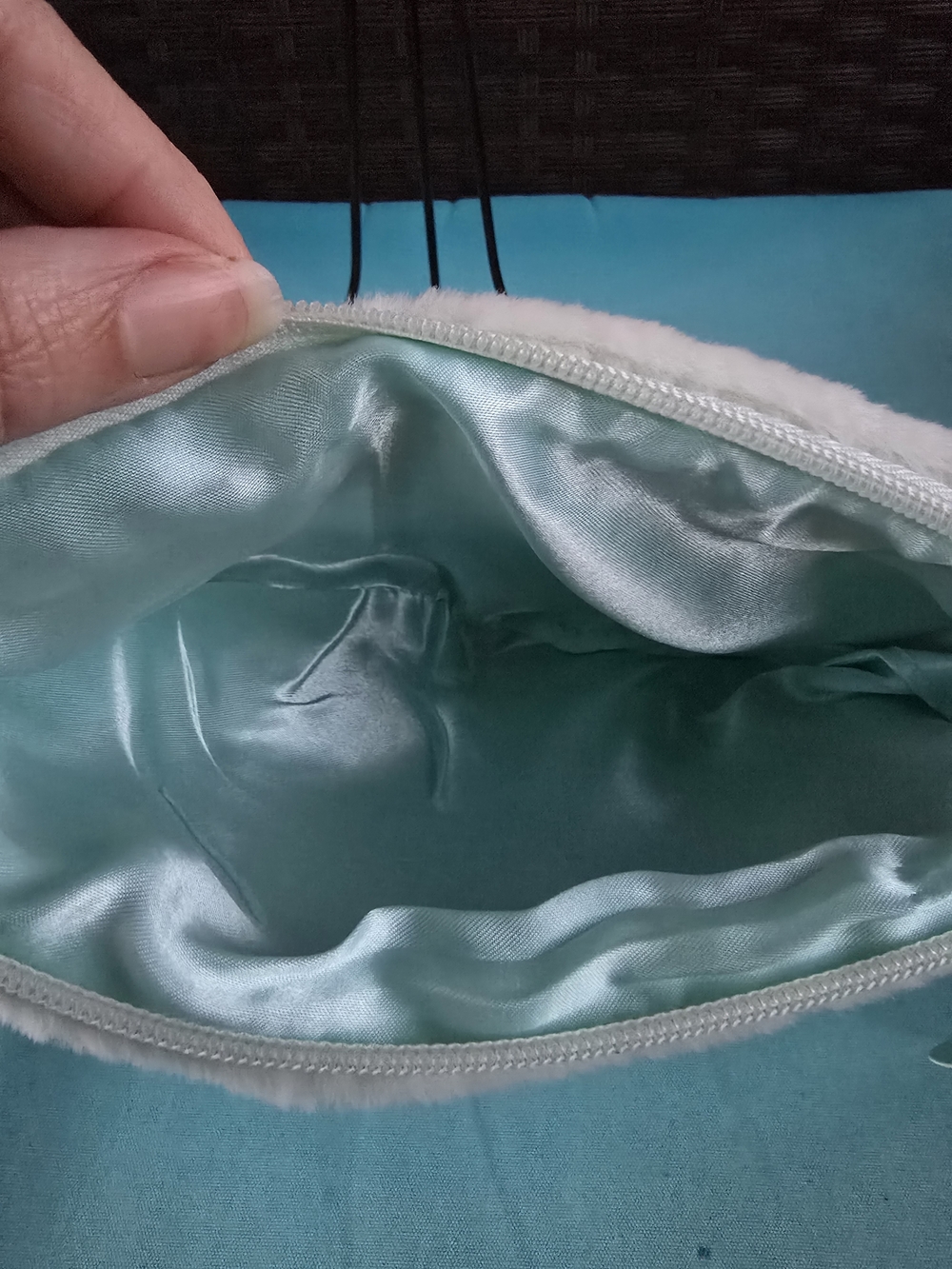 The Crème Shop Plush Cloud Makeup Bag - White - Picture 3 of 3